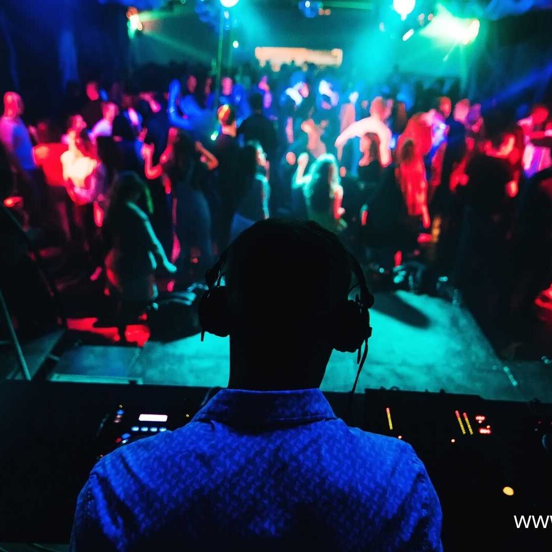 dj feest donker www.marcelkroes.nl